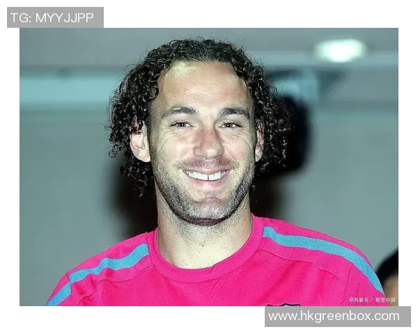 平民足球球星崛起之路：从街头到绿茵场的奋斗与荣耀