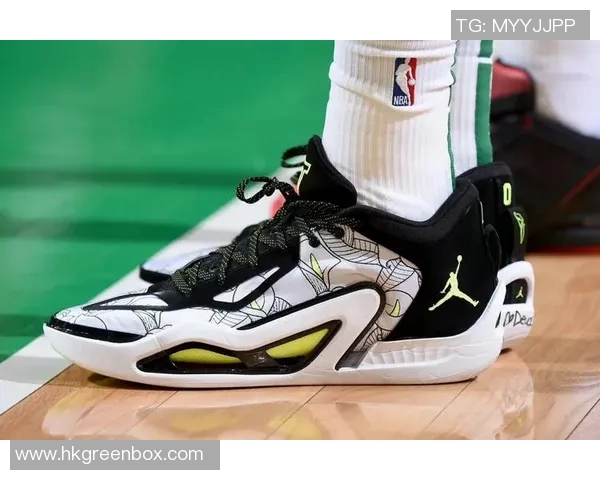 足球球星脚宽差异如何影响球鞋选择与场上竞技表现 足球球星脚宽差异如何影响球鞋选择与场上竞技表现