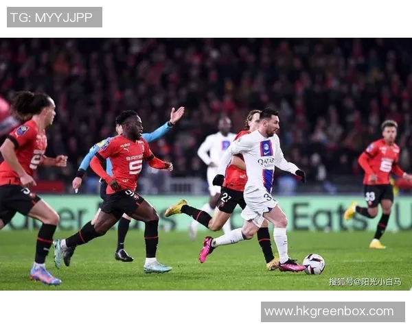 《足球超级球星2018全新赛季竞技盛宴荣耀归来球员挑战与突破》