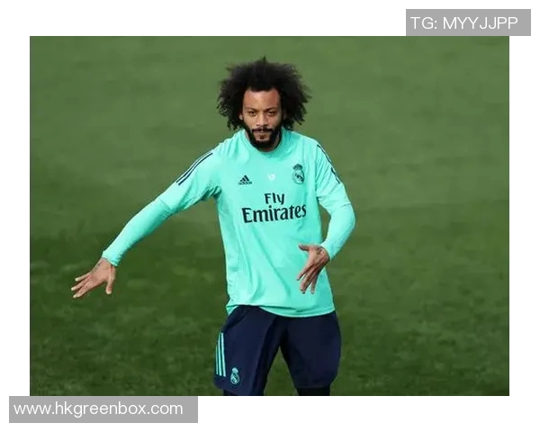 模仿球星经典动作训练技巧提升足球水平的全方位指南